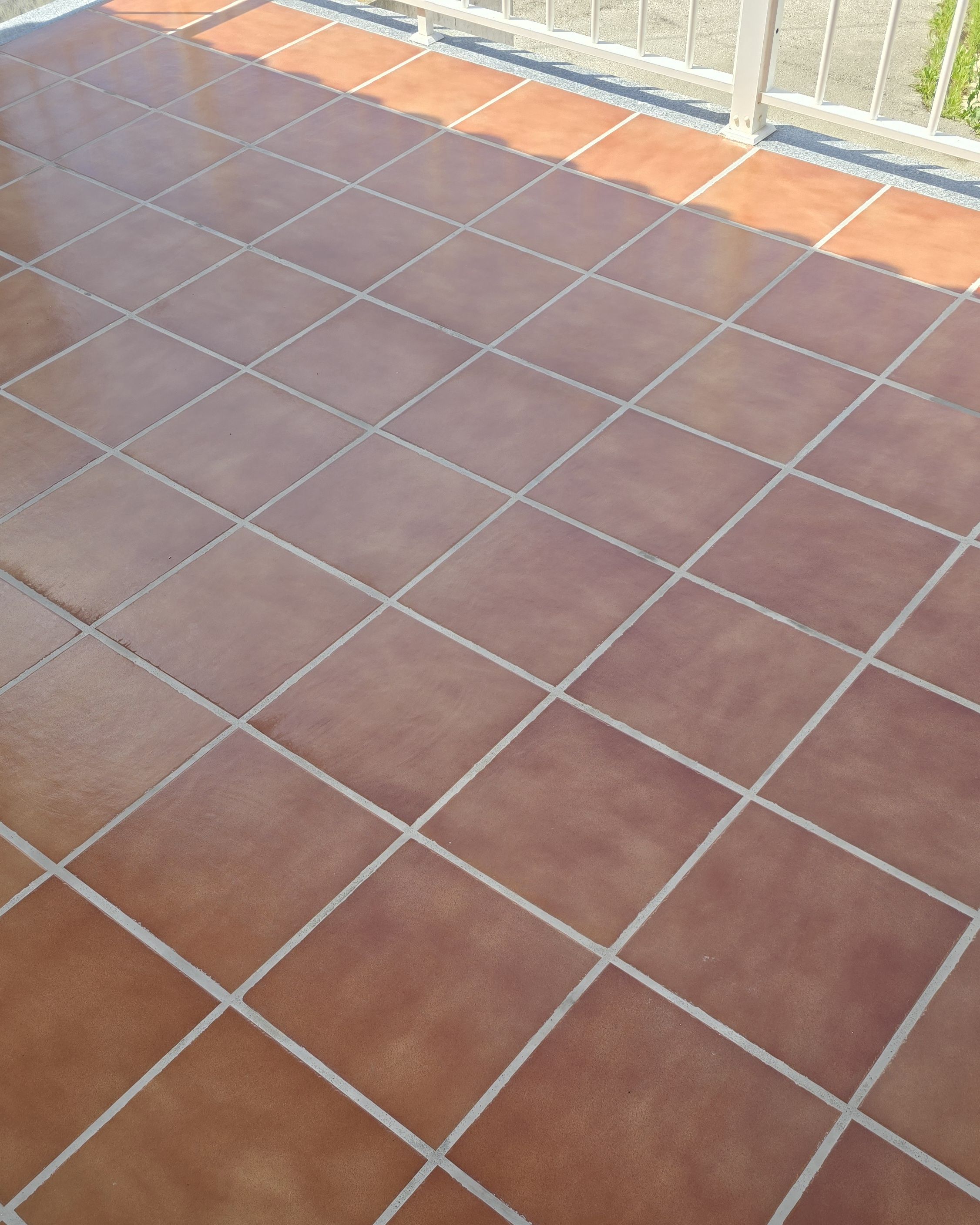 🔨 Substituição das juntas em pavimento exterior.